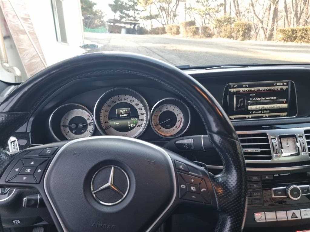 Mercedes Benz E class - Vista 4
