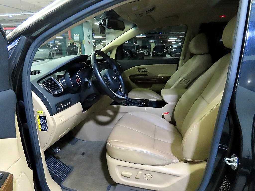 KIA Carnival - Vista 6