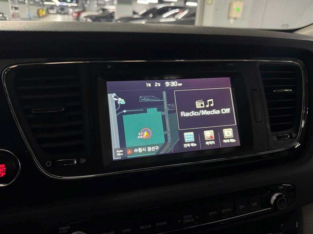 KIA Carnival - Vista 12