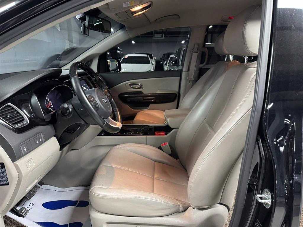 KIA Carnival - Vista 6