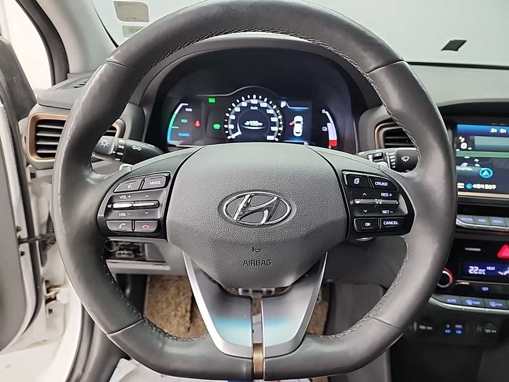HYUNDAI Ioniq - Vista 9