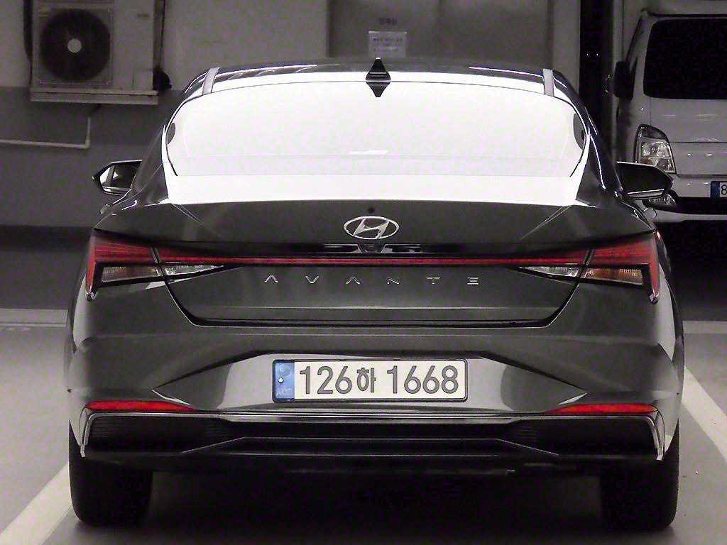 HYUNDAI Avante - Vista 3