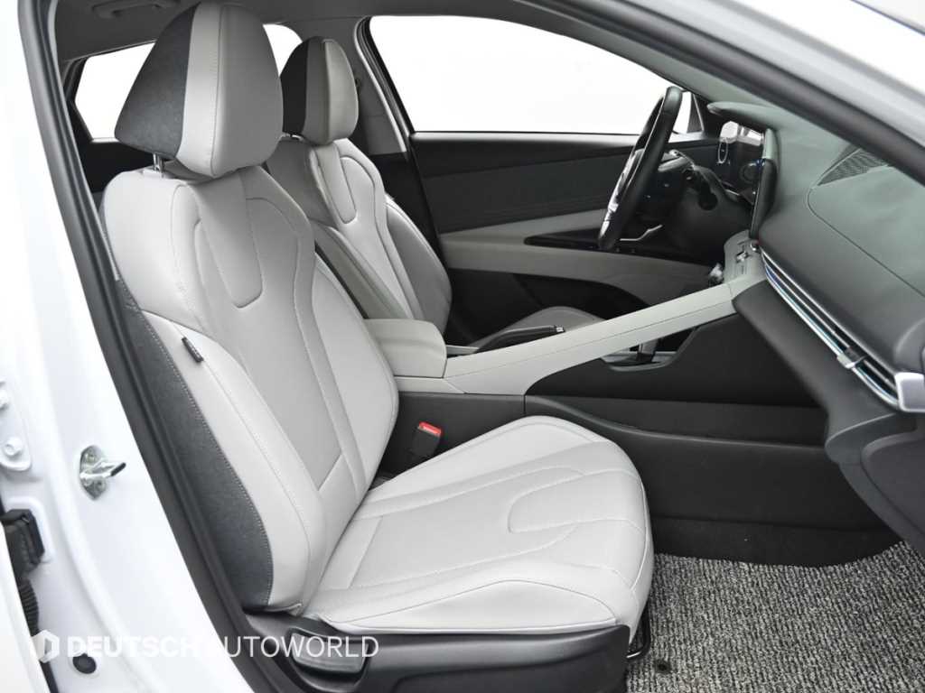 HYUNDAI Avante - Vista 10