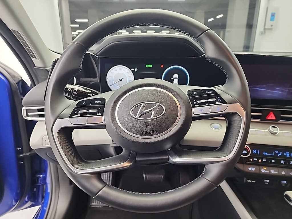 HYUNDAI Avante - Vista 9