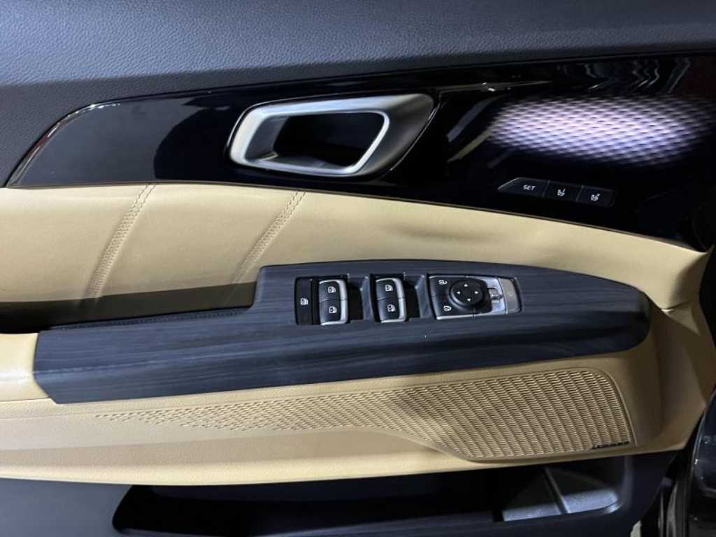 KIA Carnival - Vista 11