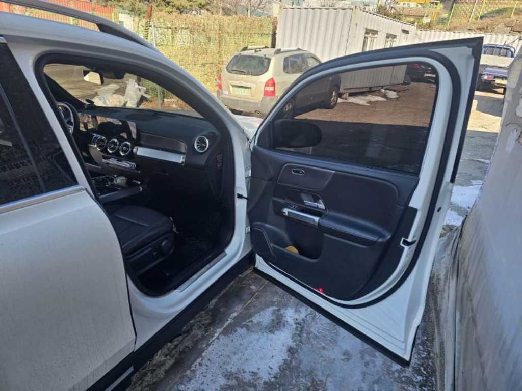 Mercedes Benz GLB Class - Vista 11