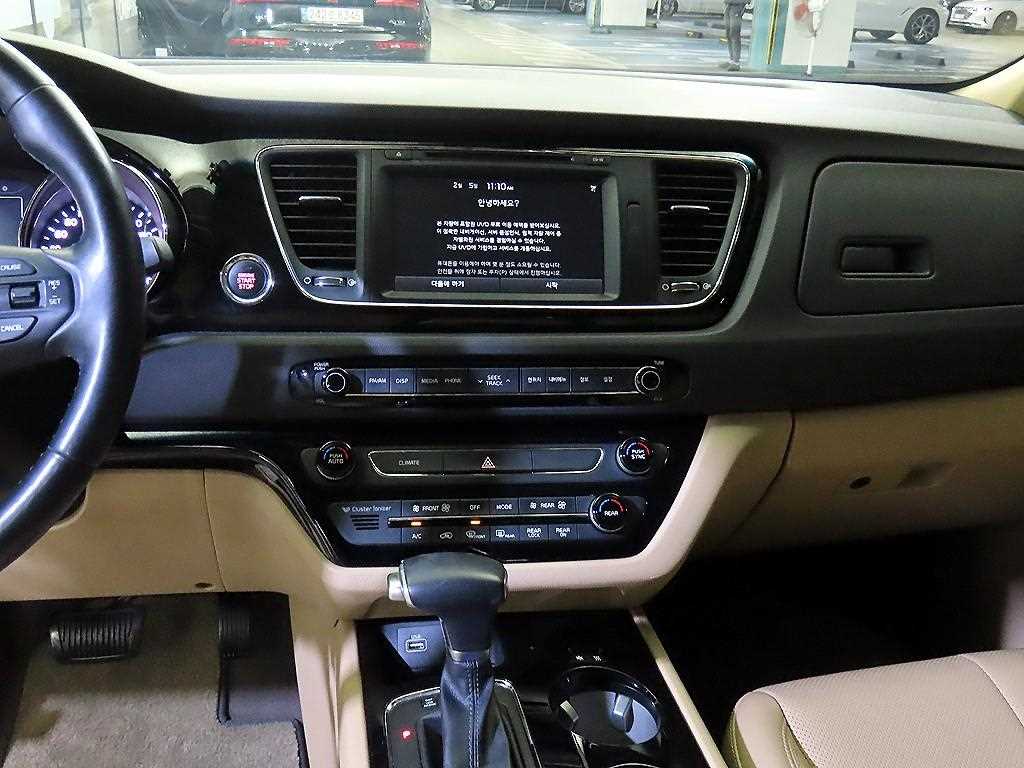 KIA Carnival - Vista 11