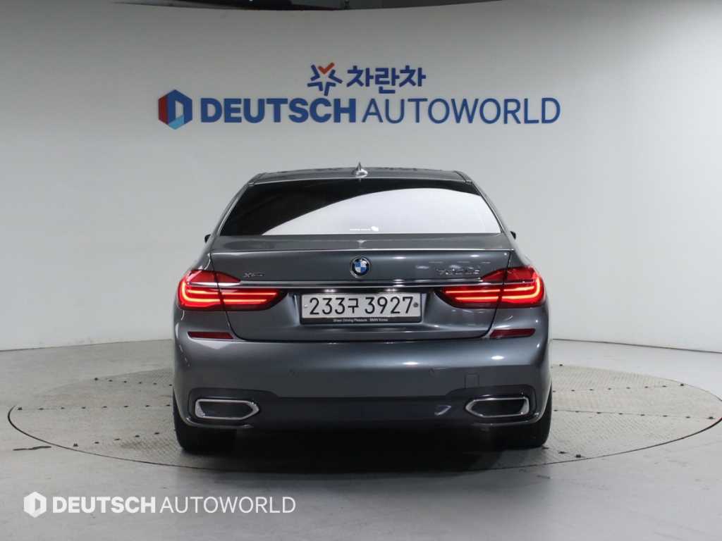 BMW 7 Series - Vista 4