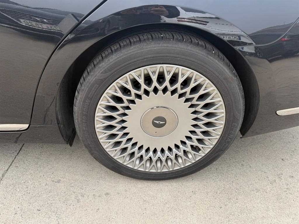 Genesis G90 - Vista 12