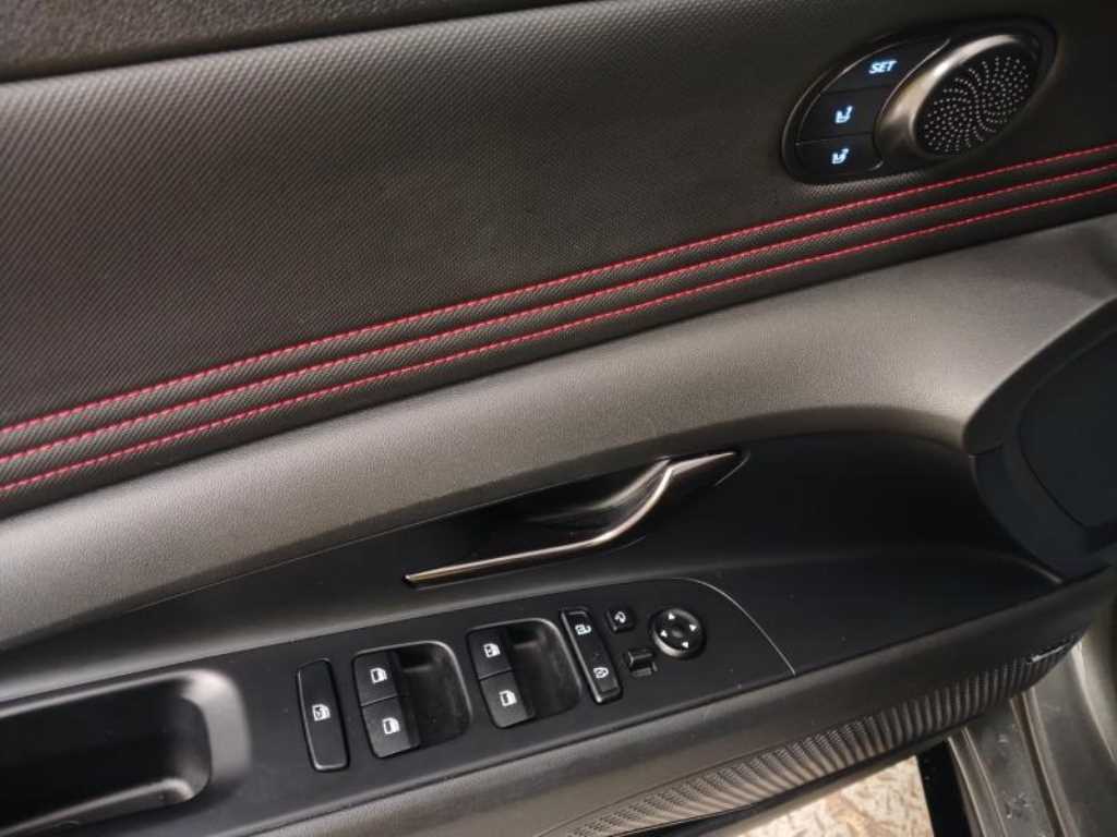 HYUNDAI Avante - Vista 9