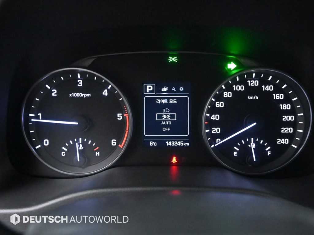 HYUNDAI Avante - Vista 8