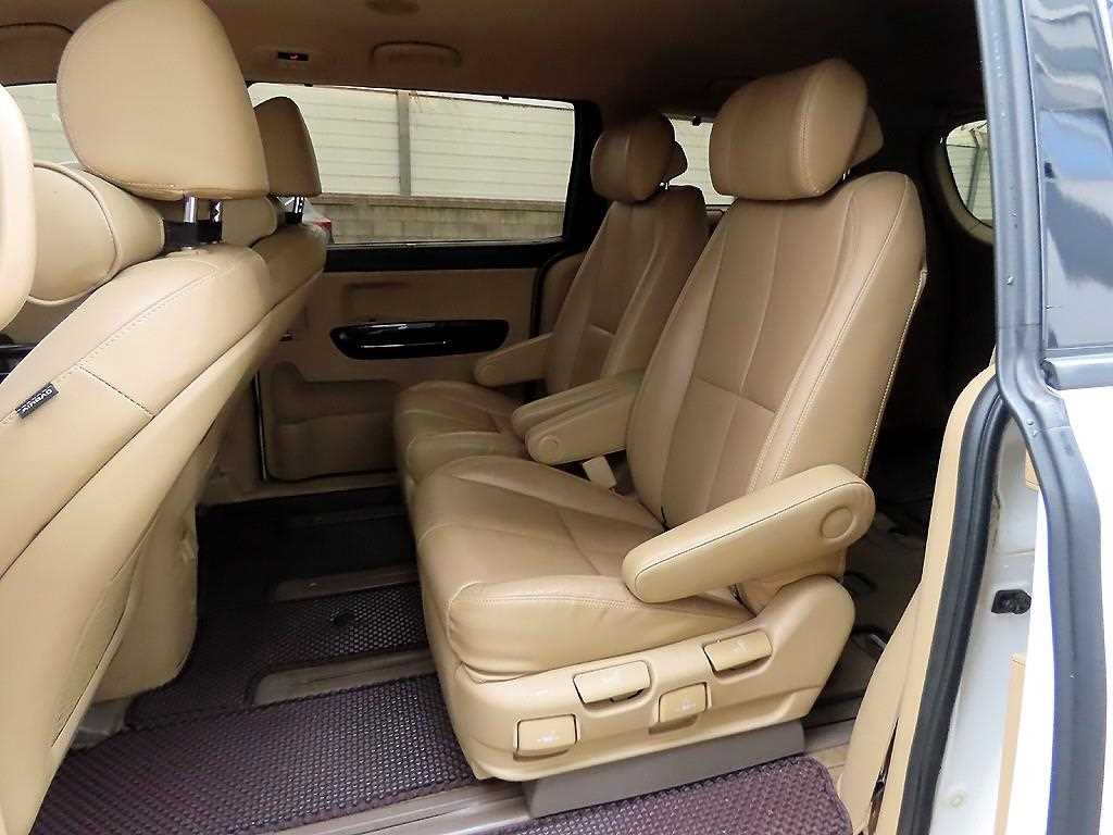 KIA Carnival - Vista 6