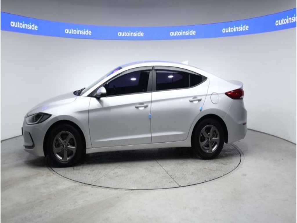 HYUNDAI Avante - Vista 2