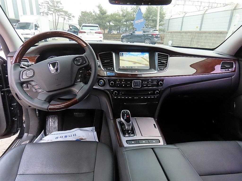 HYUNDAI Equus - Vista 7