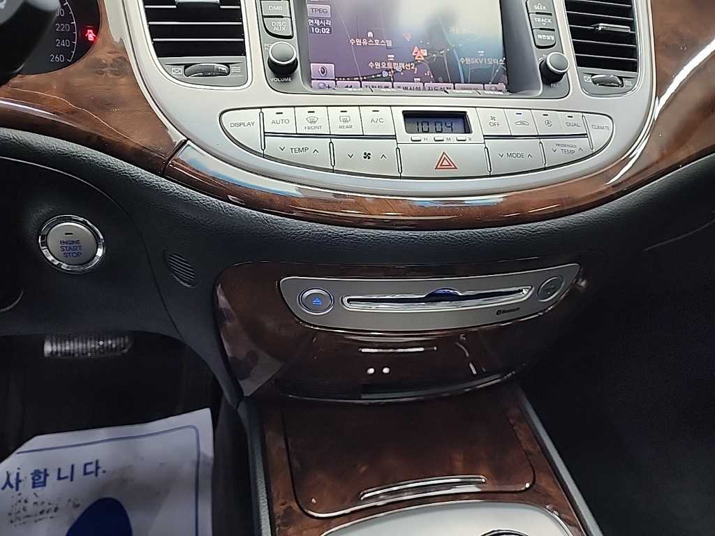 HYUNDAI Genesis - Vista 10