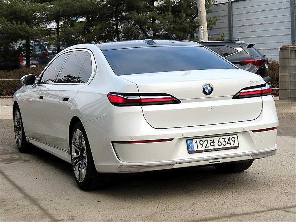 BMW 7 Series - Vista 3