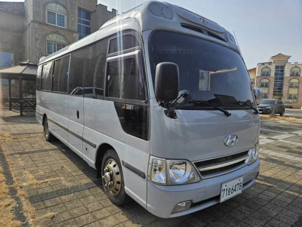 medium and large bus Hyundai bus - Vista 4