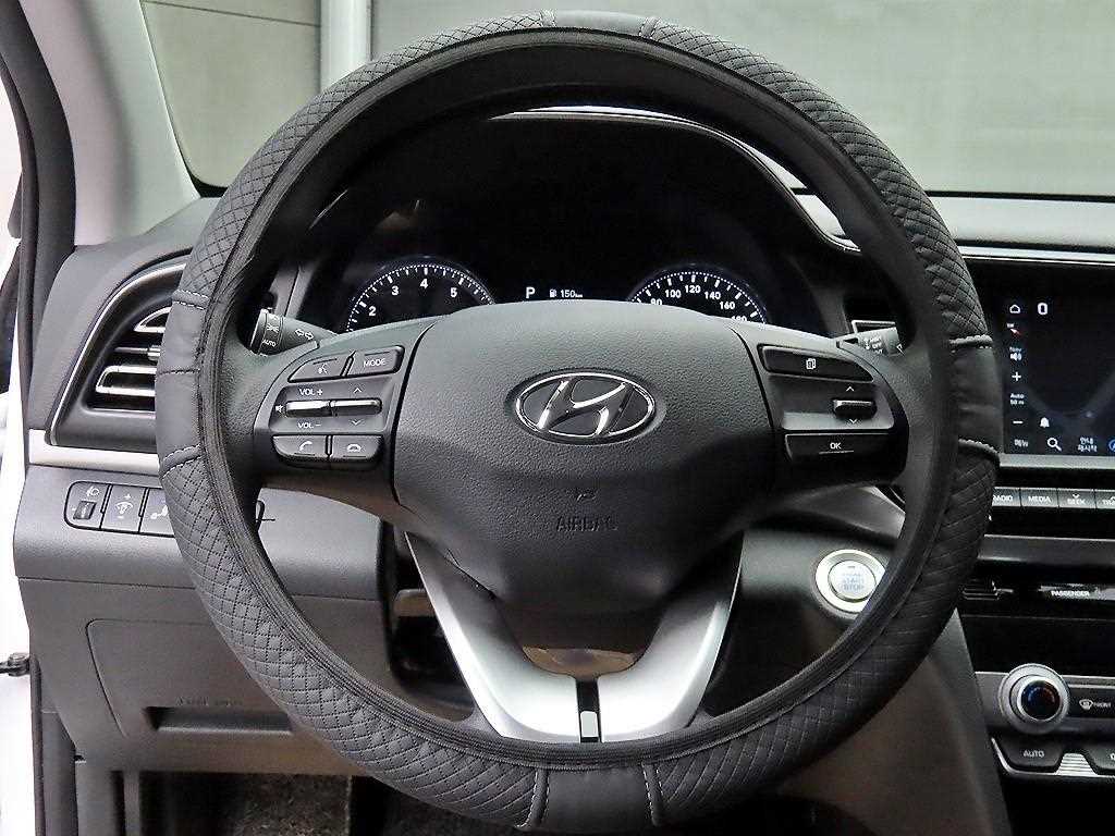 HYUNDAI Avante - Vista 9