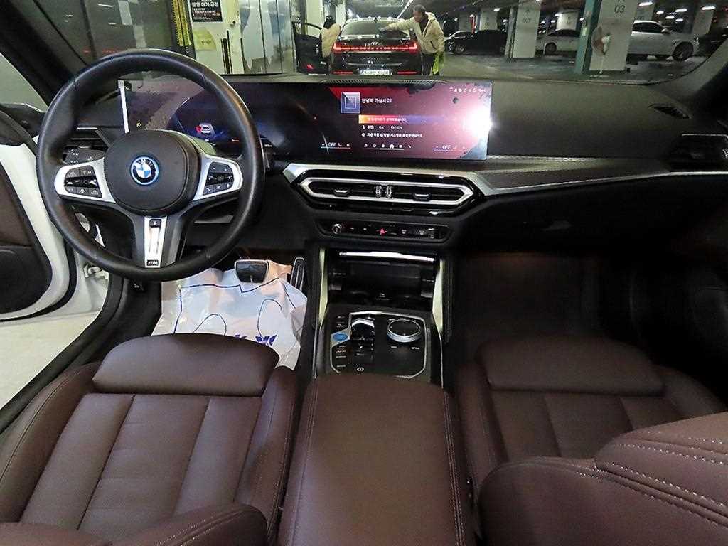 BMW i4 - Vista 10