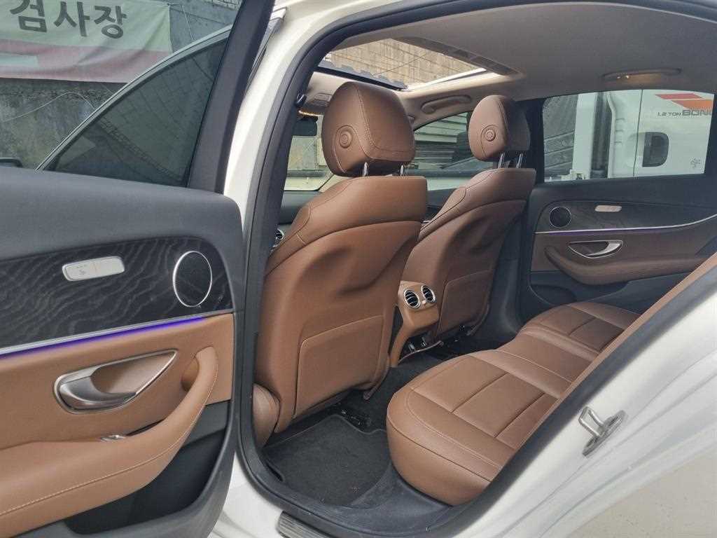 Mercedes Benz E class - Vista 12