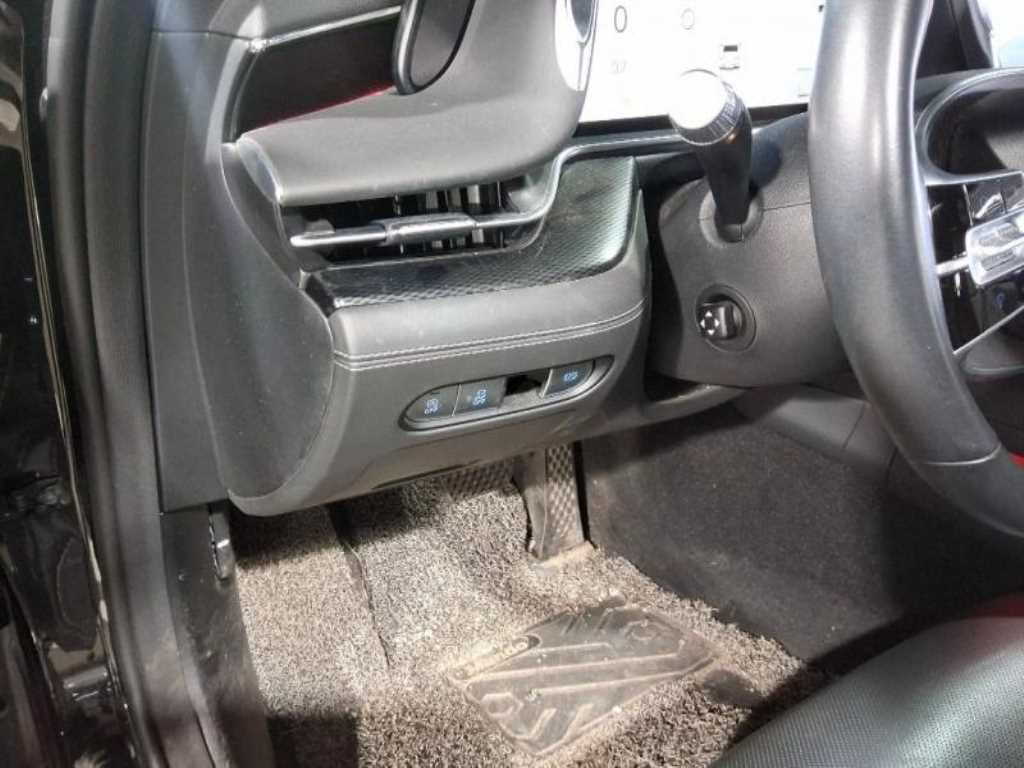 Genesis G90 - Vista 8