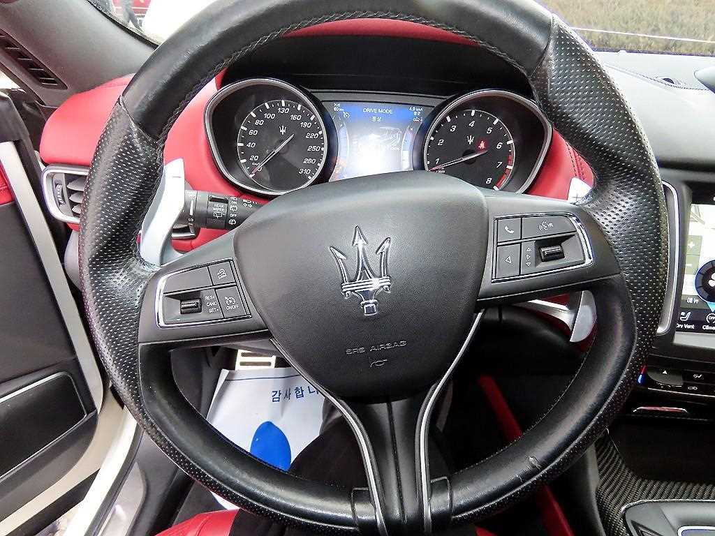 Maserati Levante - Vista 9