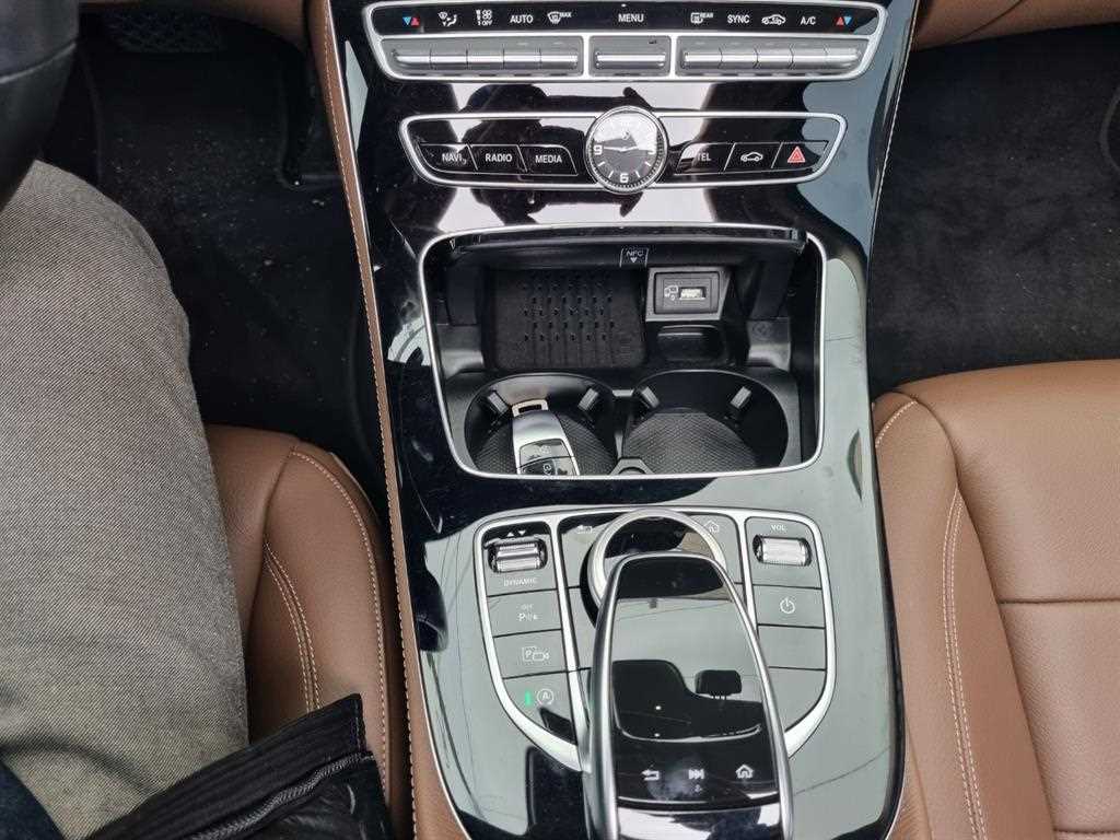 Mercedes Benz E class - Vista 6