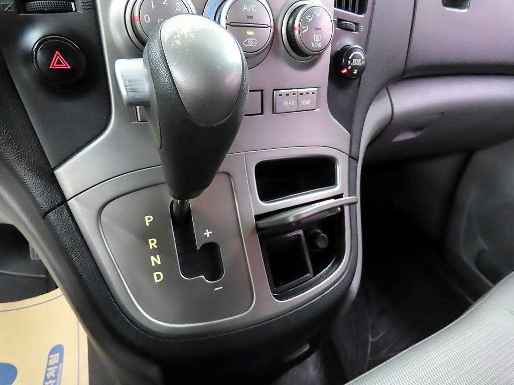 HYUNDAI Starex - Vista 10