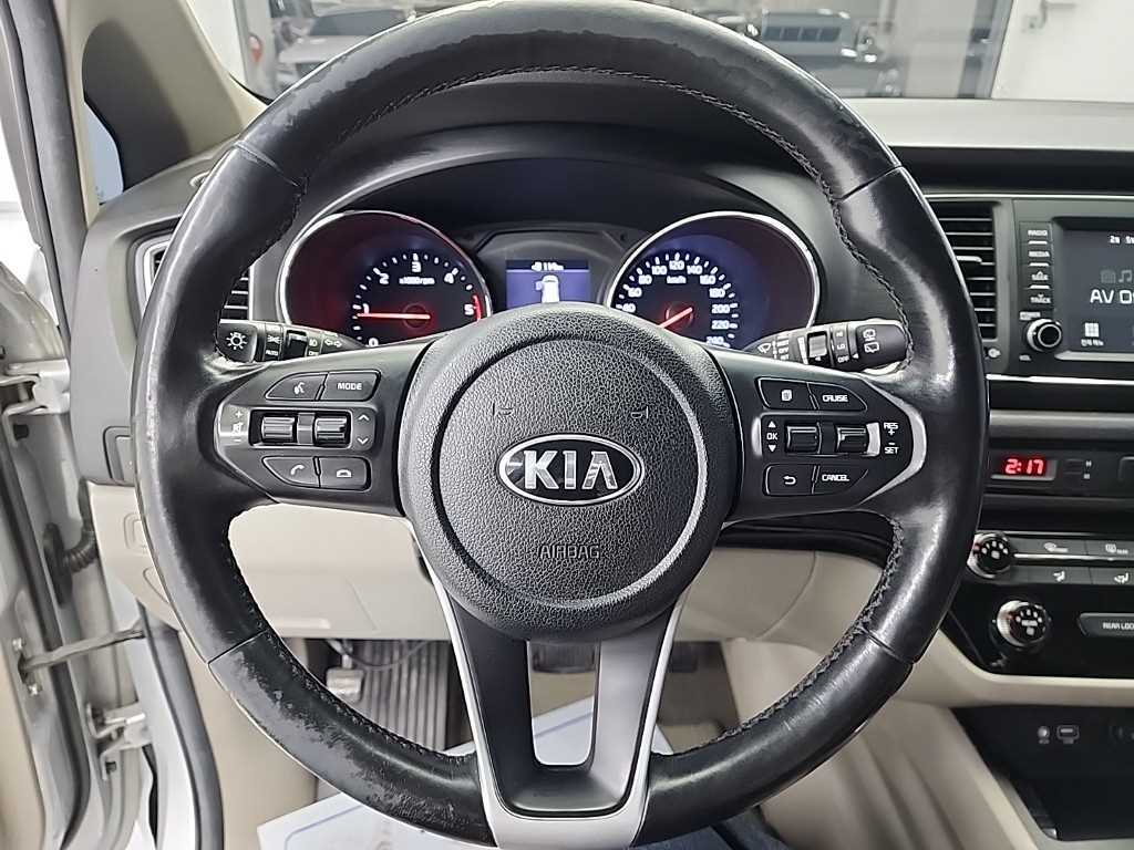 KIA Carnival - Vista 9