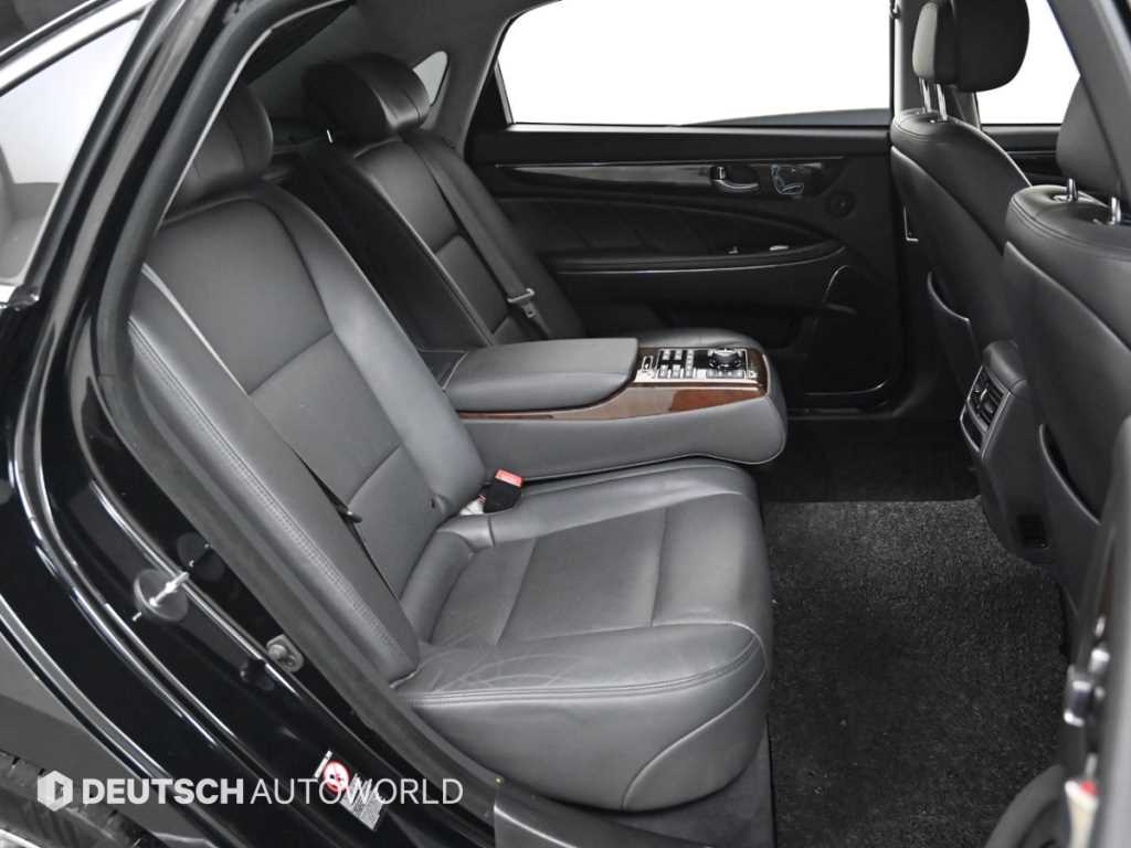 HYUNDAI Equus - Vista 12