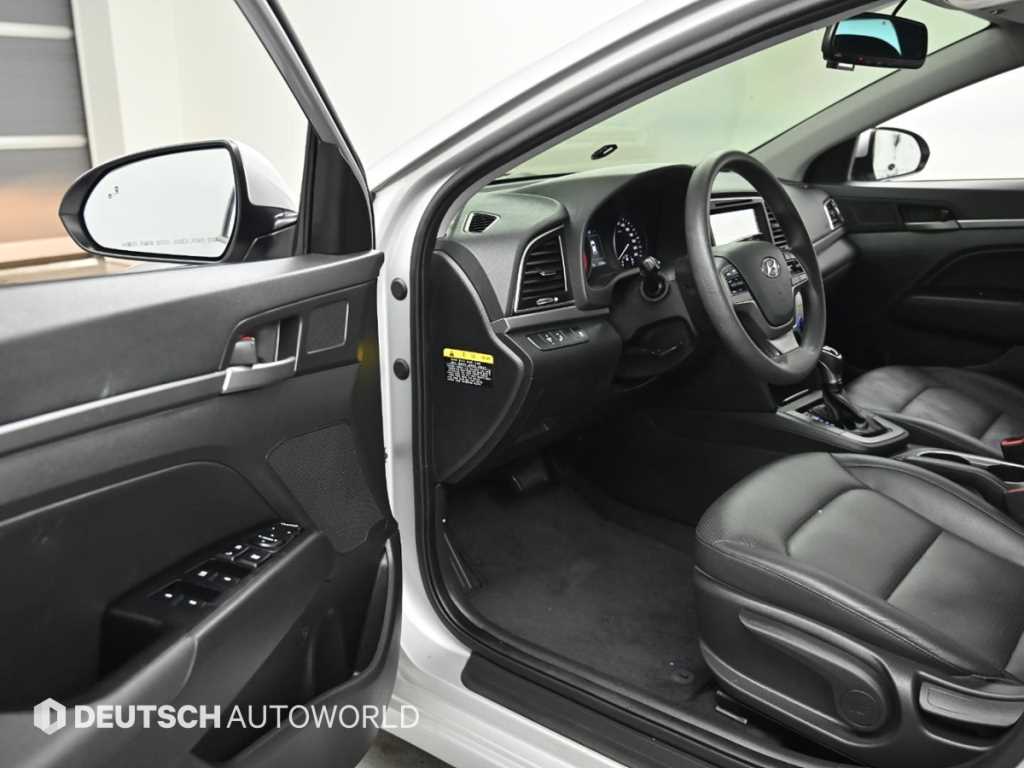 HYUNDAI Avante - Vista 11