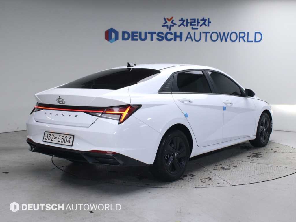 HYUNDAI Avante - Vista 2