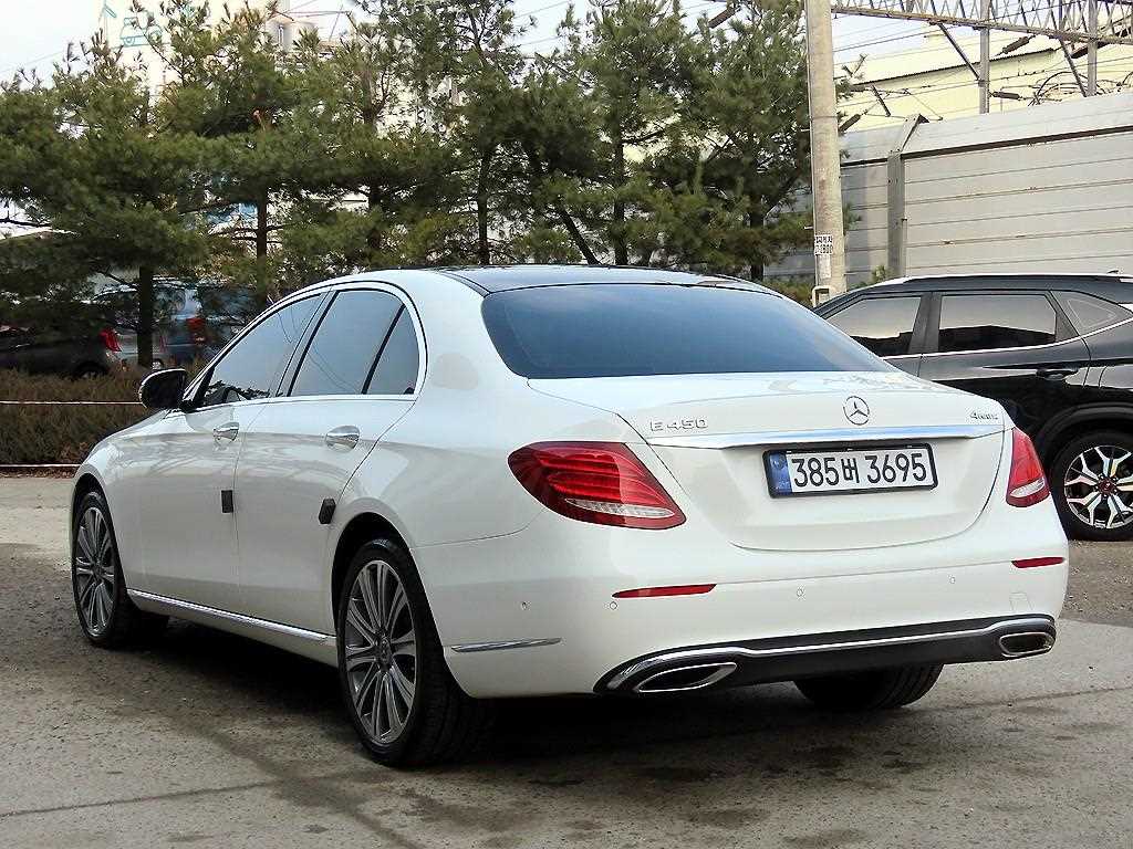 Mercedes Benz E class - Vista 3
