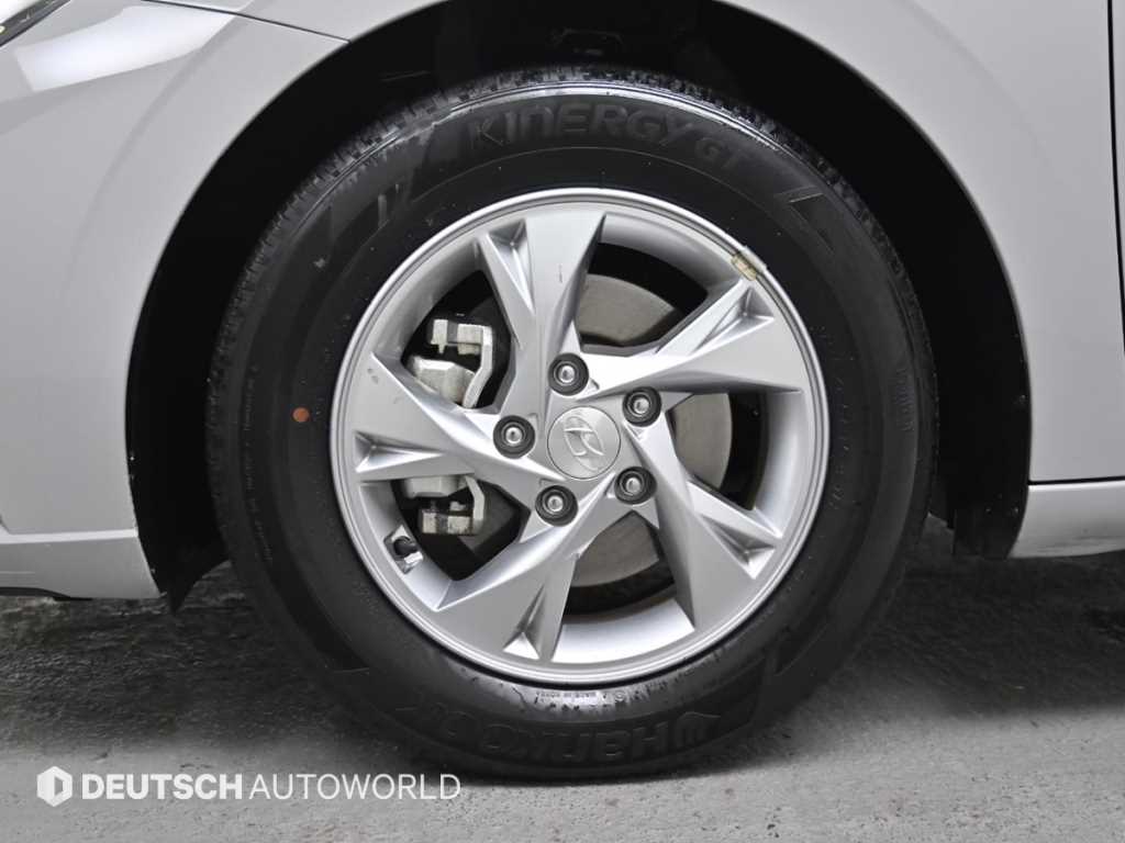 HYUNDAI Avante - Vista 5