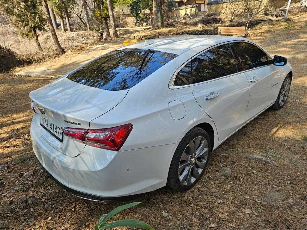 Chevrolet Malibu - Vista 3