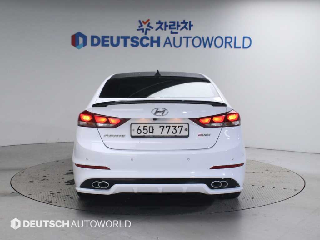 HYUNDAI Avante - Vista 4