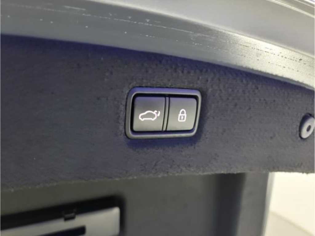 Genesis G90 - Vista 11