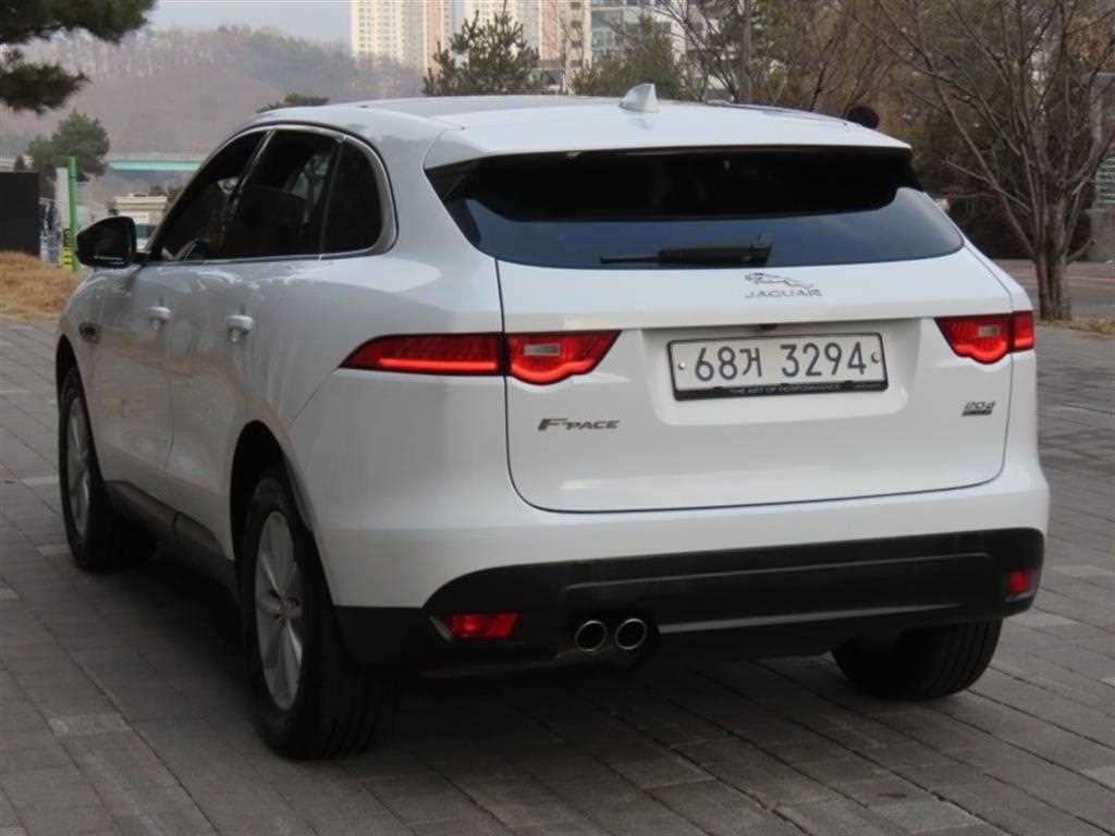 Jaguar F-PACE - Vista 4