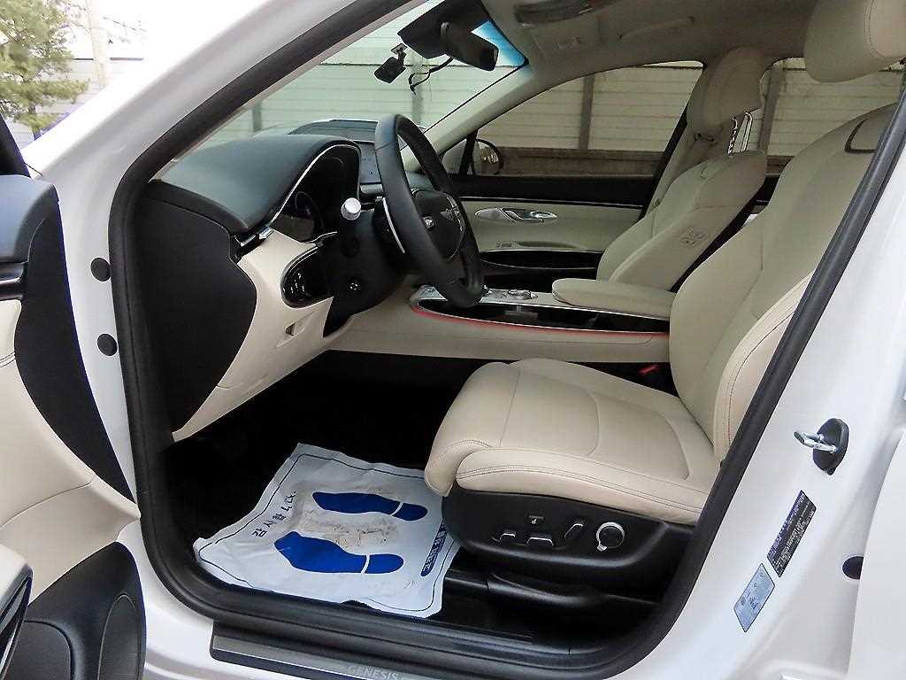 Genesis GV70 - Vista 5