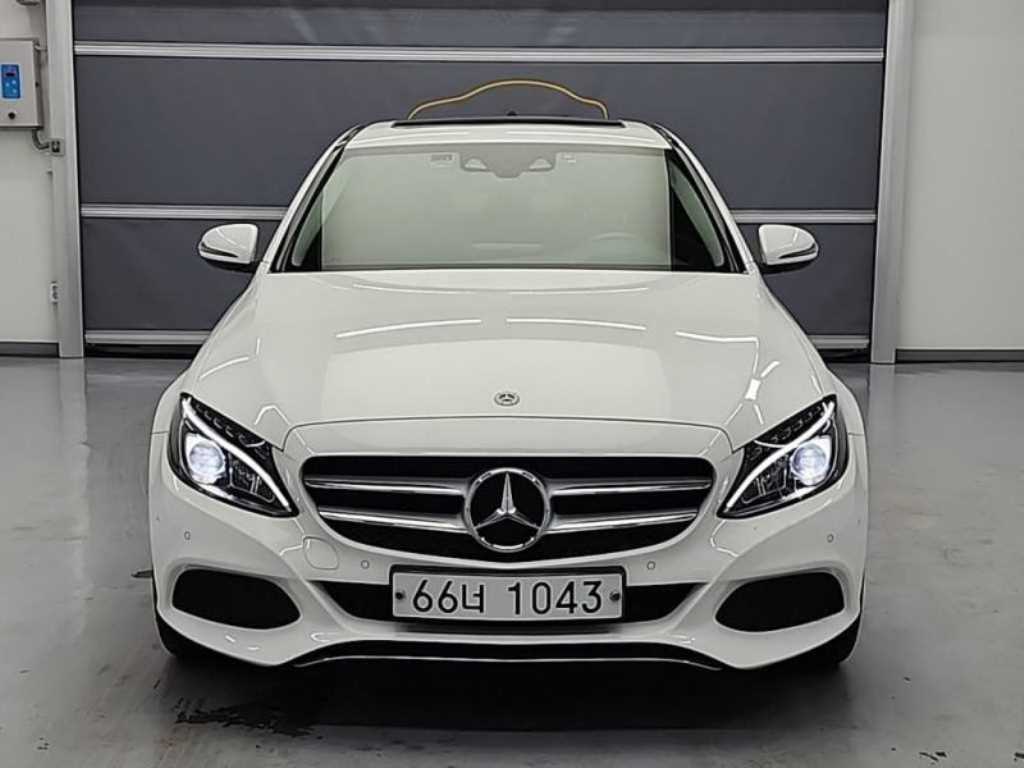 Mercedes Benz C Class 2018 Blanco - Importación desde Corea - HF Imports Iquique - Foto 1