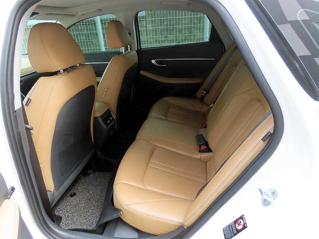 HYUNDAI Sonata - Vista 6