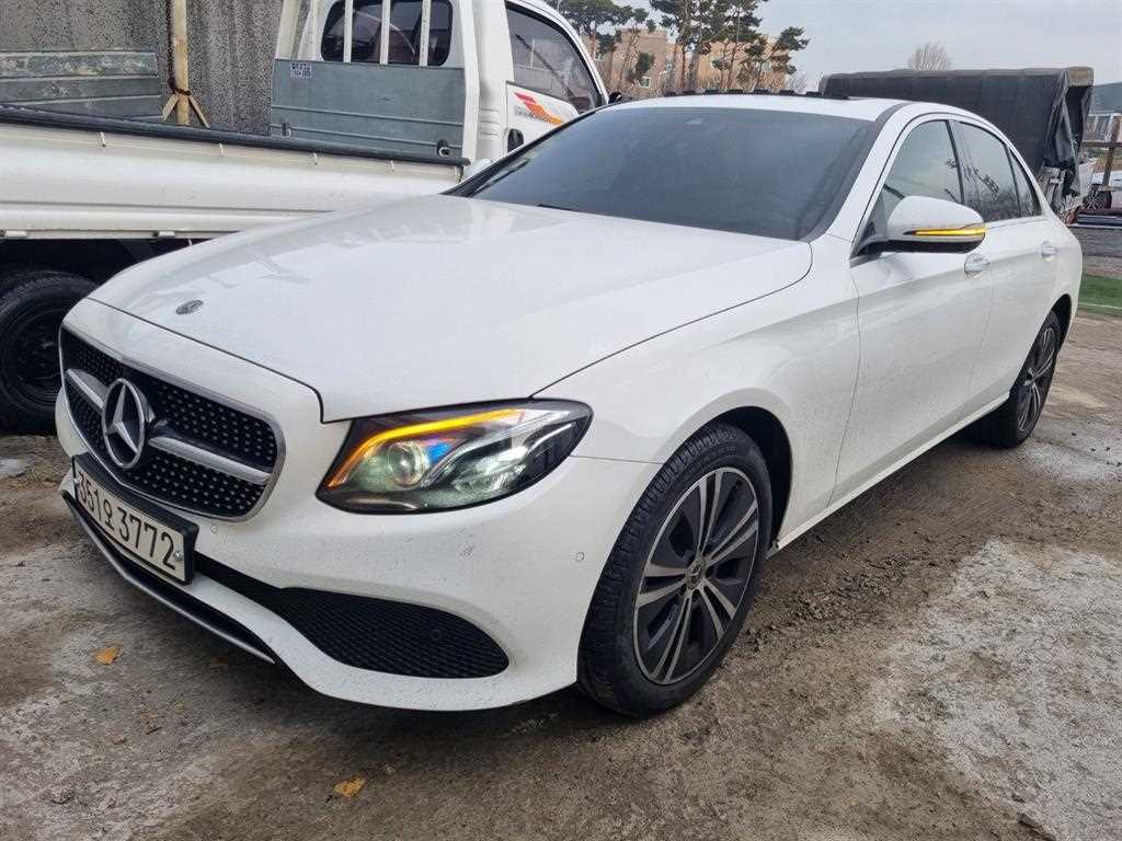 Mercedes Benz E class - Vista 2