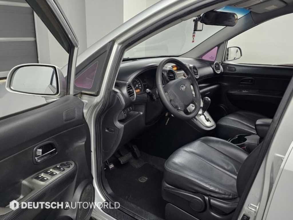 KIA Carens - Vista 11