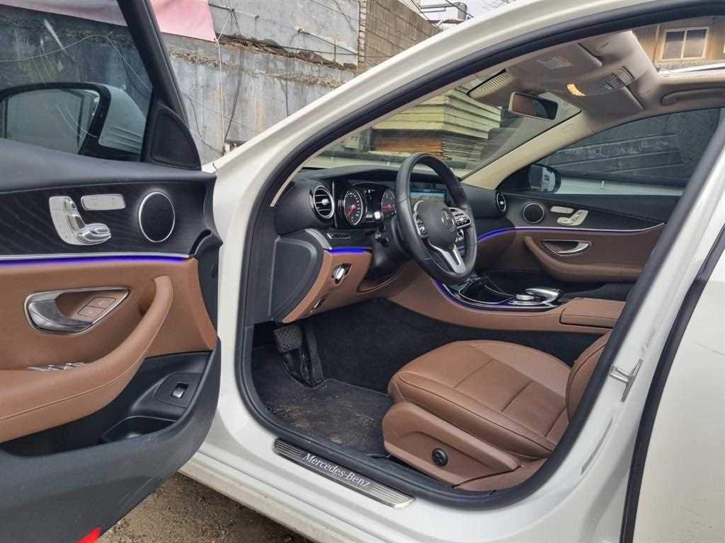 Mercedes Benz E class - Vista 11