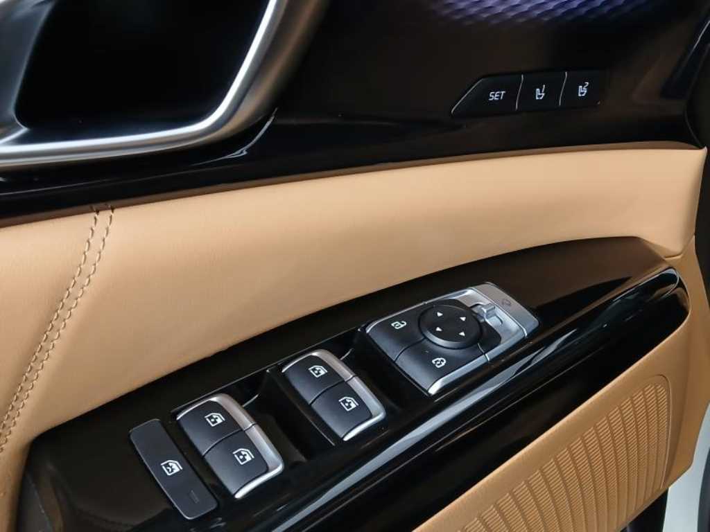 KIA Carnival - Vista 11