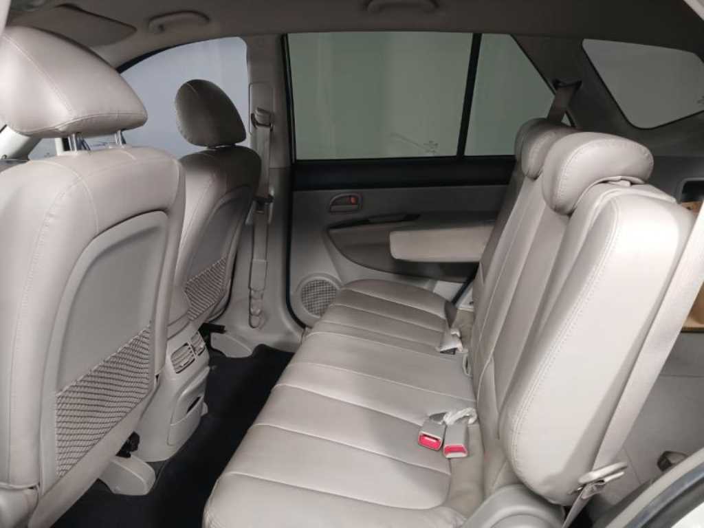 KIA Carens - Vista 8