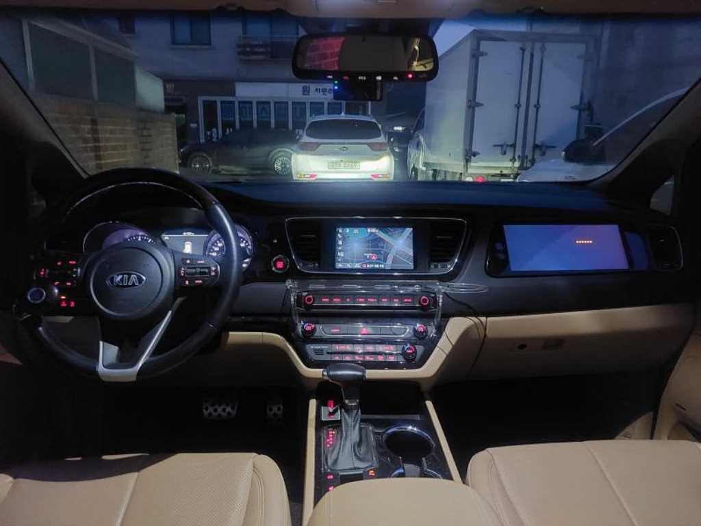 KIA Carnival - Vista 5