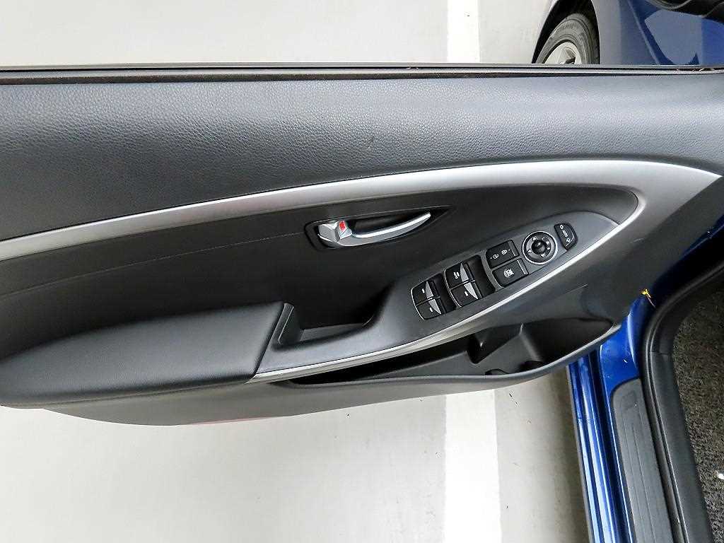 HYUNDAI i30 - Vista 11