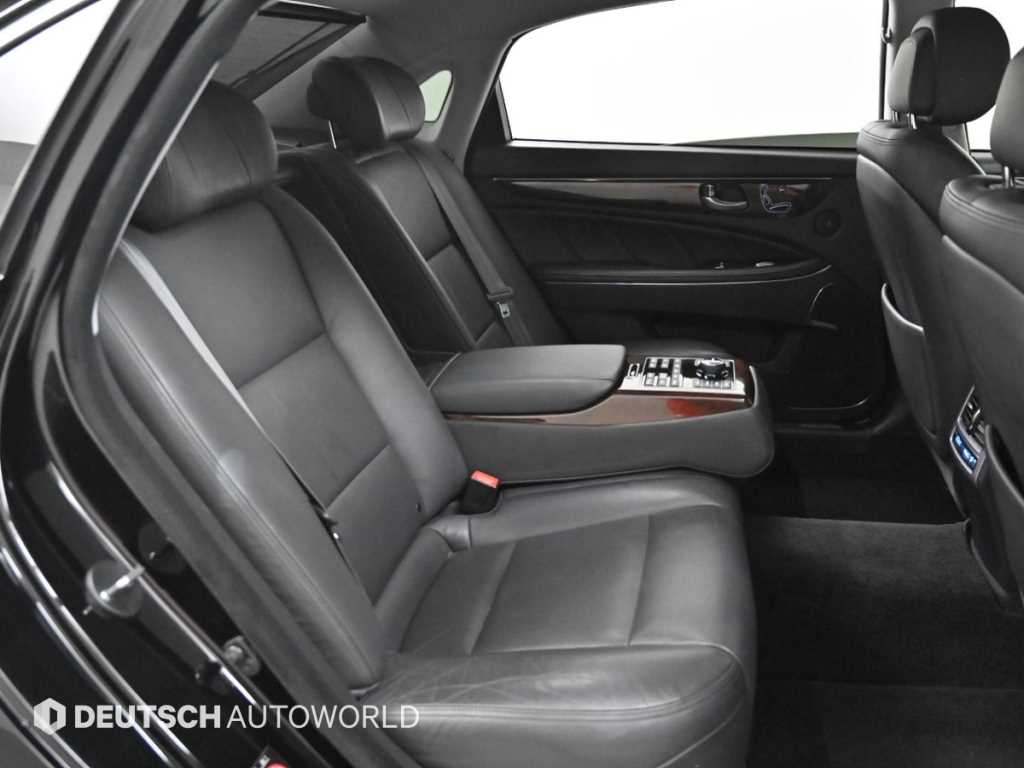 HYUNDAI Equus - Vista 12