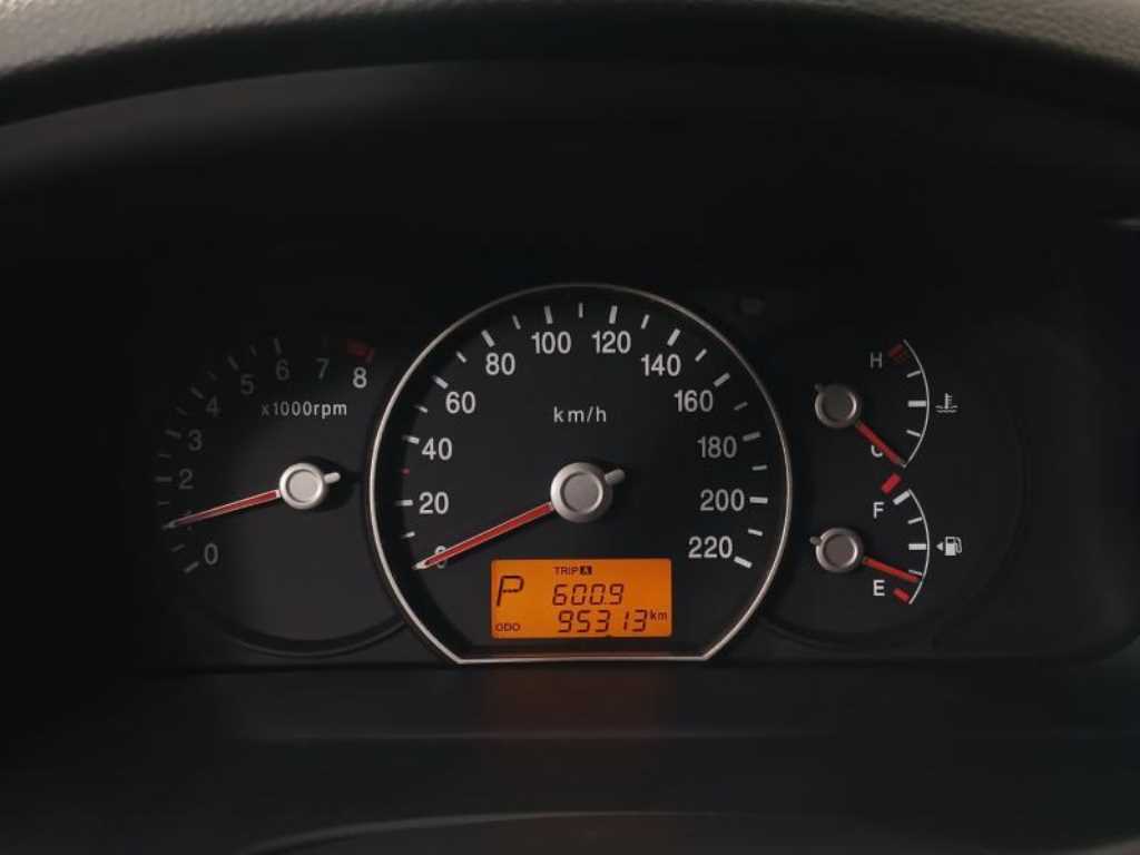 KIA Carens - Vista 10